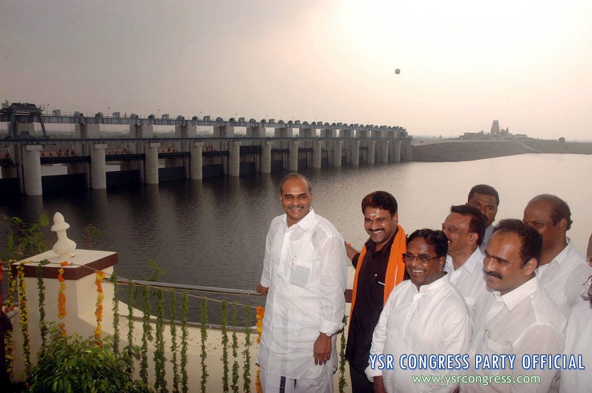 YSJaganTrends's tweet photo. Jala Yagnam which was introduced &amp; implemented by YS Rajashekar Reddy.  project accords the highest priority for the development of irrigation infrastructure, particularly in backward and drought prone areas by taking up this program in a big way. #LegendYSRJayanthi https://t.co/xaI7kQjKv6