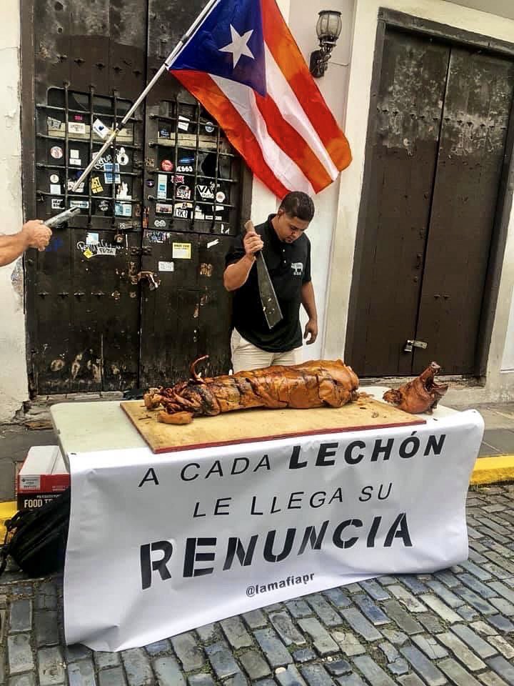 lamafiapr's tweet photo. Ustedes lléguenle a las protestas que nosotros llevamos el lechón. #wandarenuncia https://t.co/R0GRlSSrT3