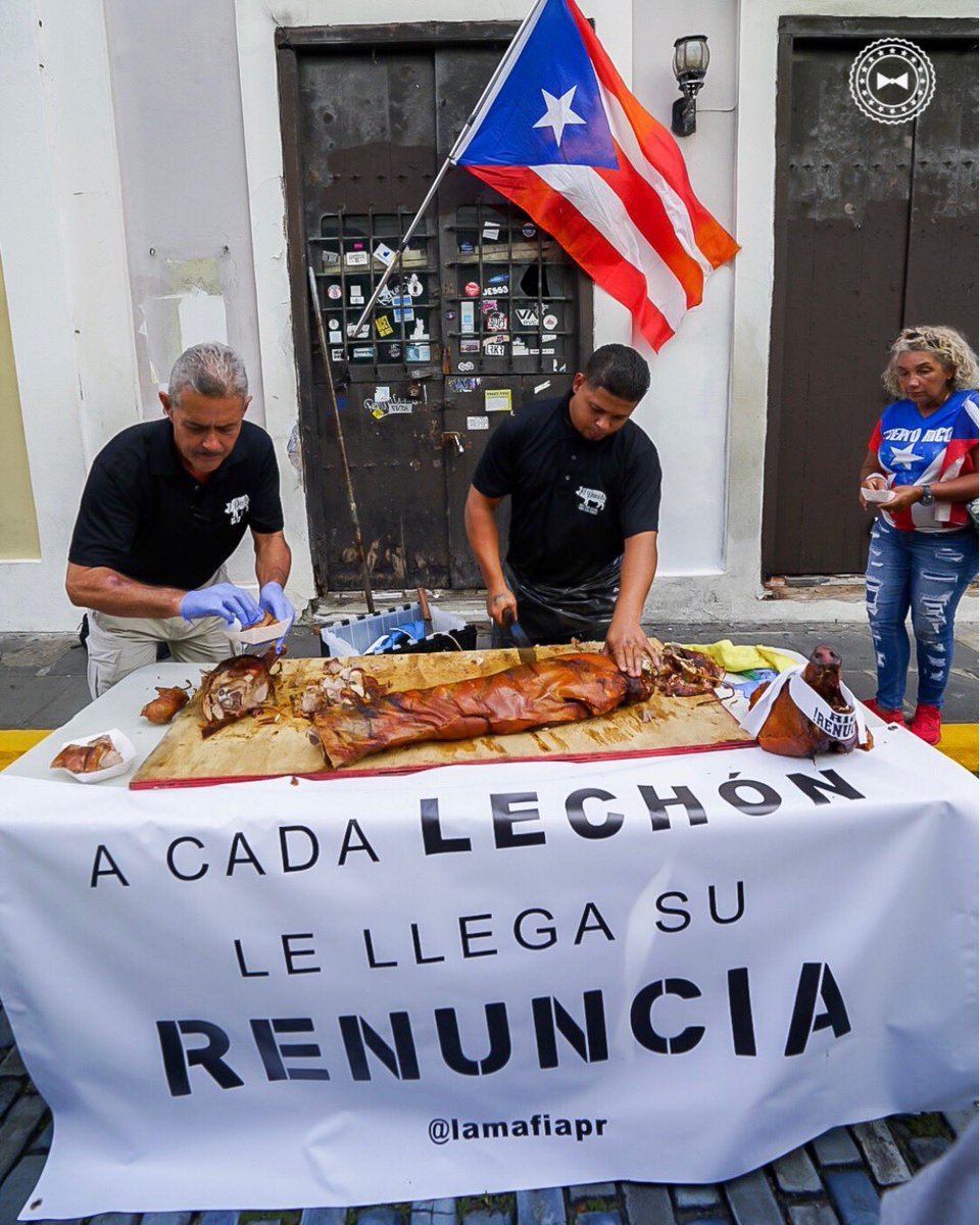 lamafiapr's tweet photo. Ustedes lléguenle a las protestas que nosotros llevamos el lechón. #wandarenuncia https://t.co/R0GRlSSrT3