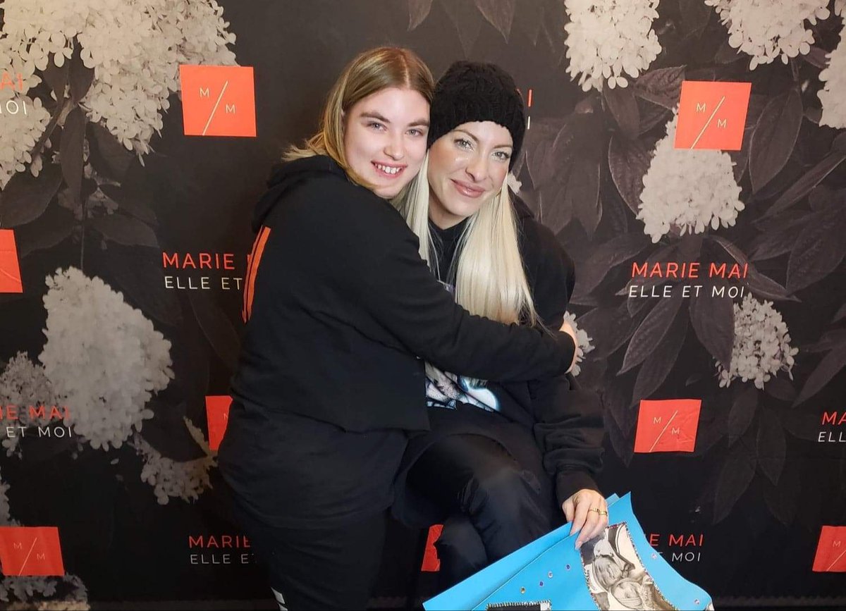 JessicaSimard12's tweet photo. Bonne fête à mon idole @MarieMaiReal passe une très belle journée de fête avec @davidlaflesh et ta petite Gigi. Ont t'aime. Merci de faire partie de ma vie tu ma énormément aider dans les moment difficiles love you ❤❤❤ https://t.co/5wsq8F7x0t