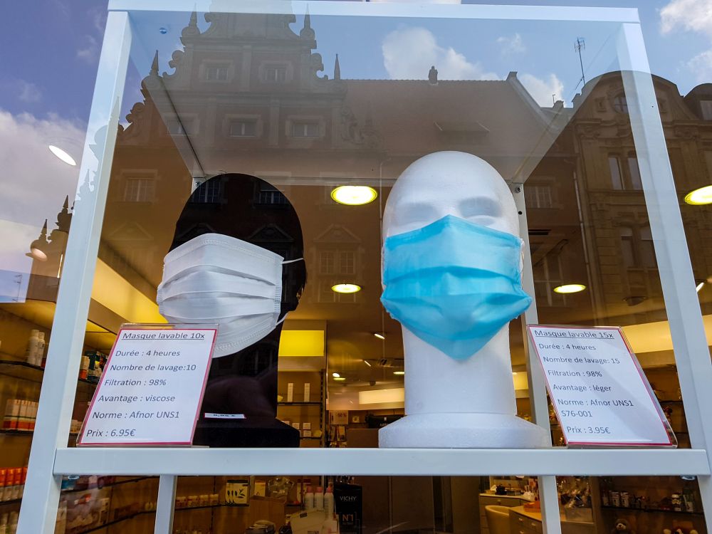 sudouest's tweet photo. Coronavirus : refuser le masque équivaut à conduire en état d’ébriété, selon un prix Nobel
https://t.co/ttBuj82dFG https://t.co/vqie7ih0C5