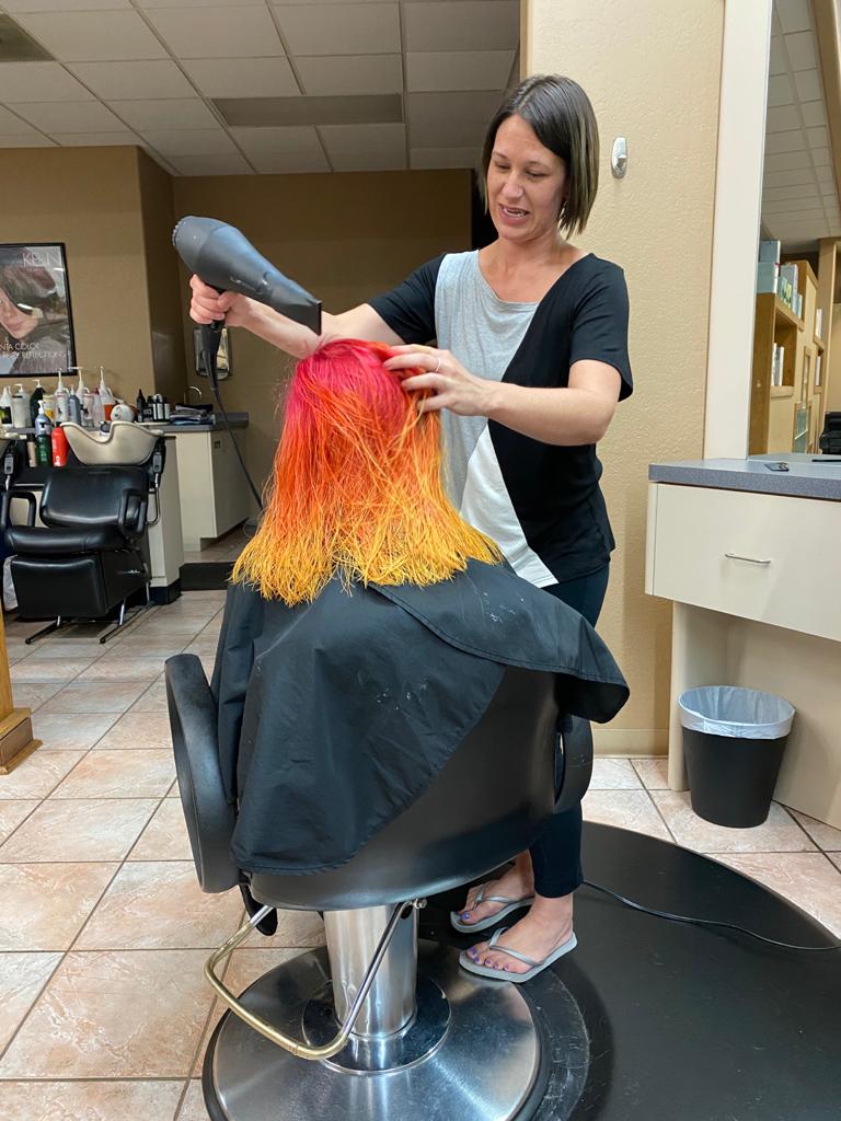 XMiyuki93X's tweet photo. Here was yesterday getting my hair done with my favorite hair salon lady!😃
This was so fun! Had alot of fun yesterday!😃 of course we took off our mask when everyone was gone😂   #phoenixhair #fun I match my nails! Did that unpurpose! 😆😍 fun day! https://t.co/LyyqHjXyrZ