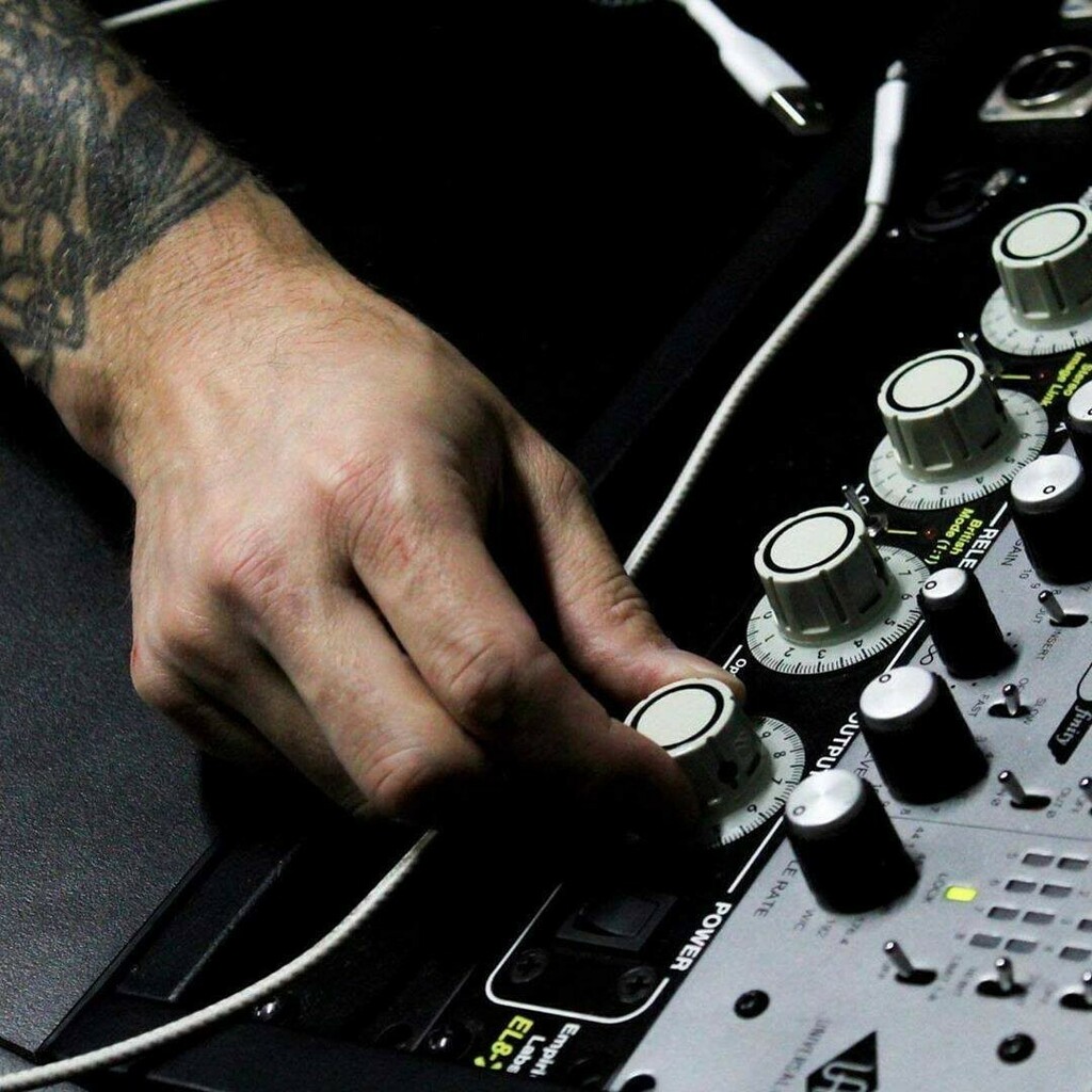 EmpiricalLabs's tweet photo. When was the first time you used a Distressor? Take control of #DistressorTuesday by sharing pictures of your #Distressor!
.
.
.
.
.
#empiricallabs #recording #studio #recordingstudio #musicproduction #inthestudio #studiolife #producer #producerlife #stu… https://t.co/1pVW5aLb5S https://t.co/ZtoqtRP8jR