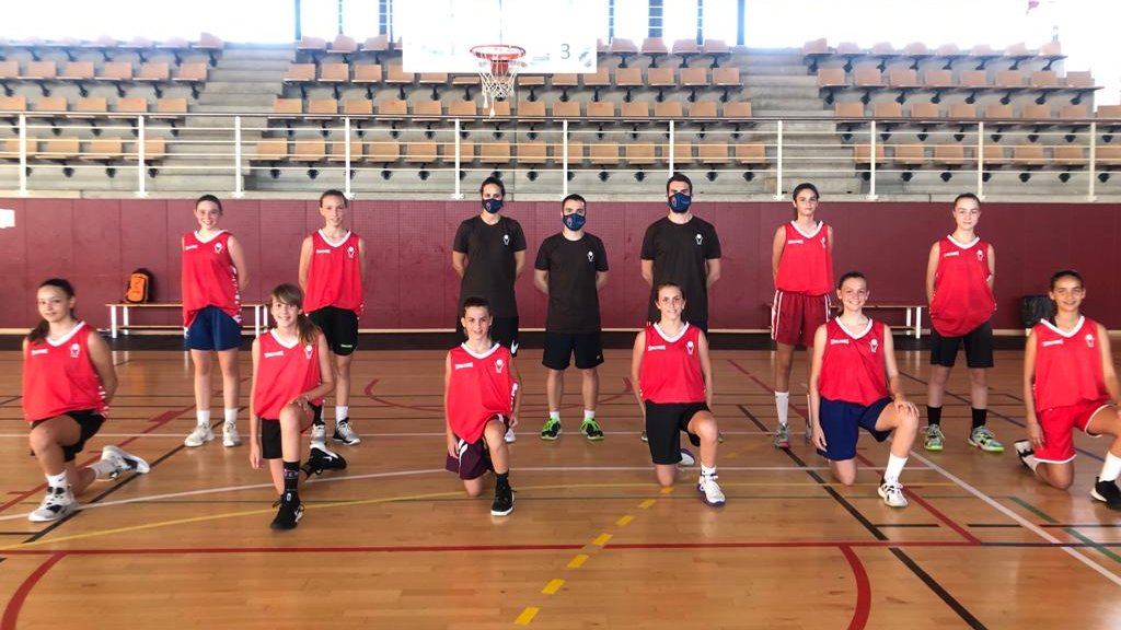FCBQtecnic's tweet photo. CAMPUS | 🏀📸Això no s'atura! La pilota continua botant a Cunit en el Campus de seleccions catalanes masculines i femenines infantils ⛹️‍♀️⛹️⛹️‍♂️@FCBQ @CunitEsports @Ajuntamentcunit https://t.co/iv3hugBhjL