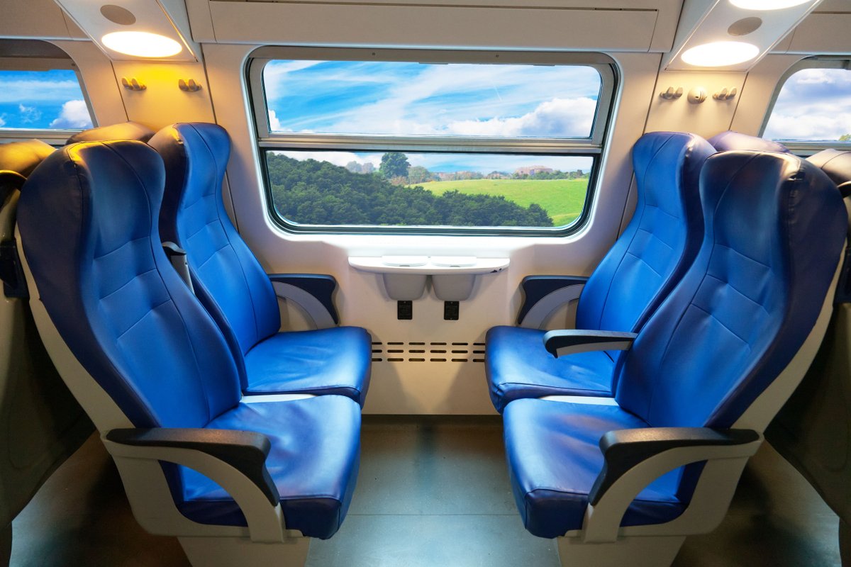 Easyviajar's tweet photo. @Renfe ofrece descuentos de hasta el 50% en 220.000 plazas de AVE y Larga Distancia🛤️
#Renfe #Verano2020 #viajes

➡️ https://t.co/Dt07KVdp9X ⬅️ https://t.co/orHJoeYn9D