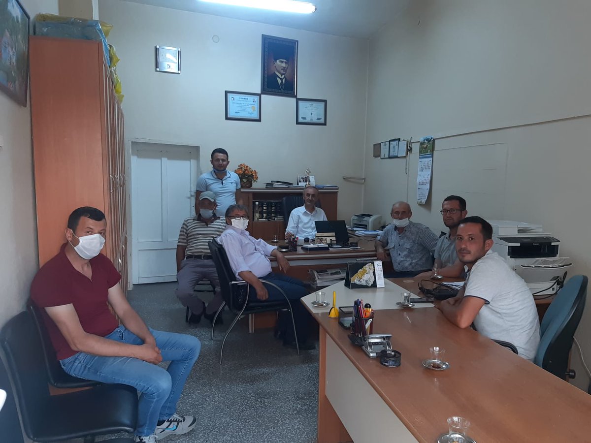 GenclikBr's tweet photo. İlçe Başkanımız Mehmet BIDAKLAR İl Genel Meclisi Üyemiz Ümit DOĞANGÜN Gençlik Kolları Başkanımız Hüseyin AYMAZ ve Yönetim Kurulu Üyelerimiz İle Birlikte Bir Araya Gelerek İstişare ve Değerlendirme Toplantımızı Gerçekleştirdik. https://t.co/GjlnhazKUT