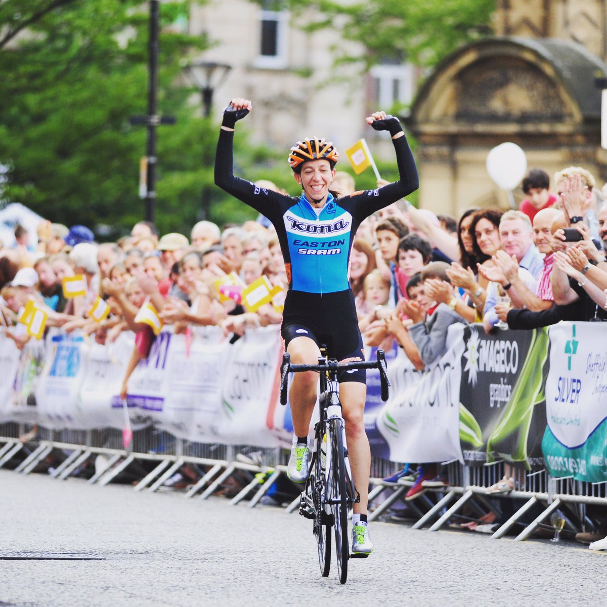 VeloUK's tweet photo. #2013 #SheffieldGP #goodmemes #memories #bikeracing #cobbles 1 would have been held on July 8 😒 https://t.co/dvzvQRfh9A