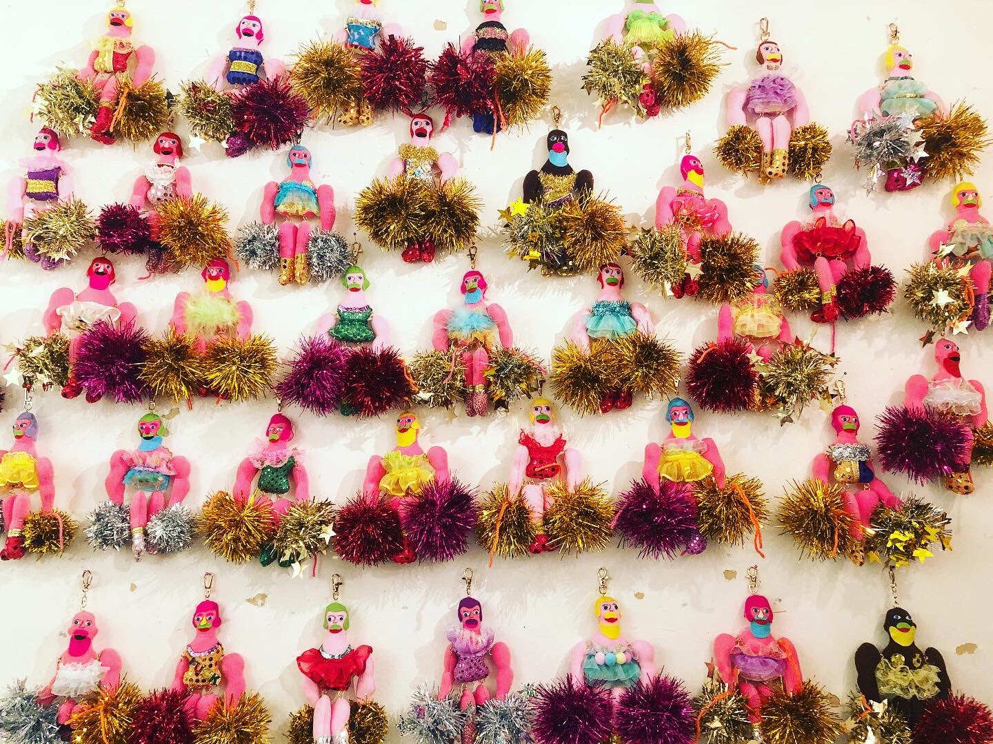 Ch Books 本日7 7 イラストレーター ヤナギダマサミ さんの魅惑のチアガールダンサブル人形展始まりました コロナ隠居で久々の手芸に目覚めたヤナギダさん初の人形展 いずれも手作り一点物で1体7000円 会期中は随時追加制作されます