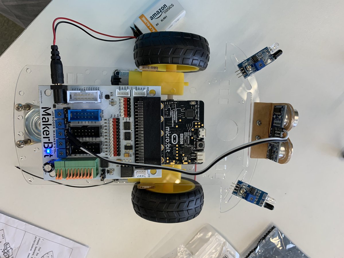 sdhesketh's tweet image. @rogerwagner getting ready to but together the #makerbit R smartcar just need to add the @microbit_edu code and we are off!