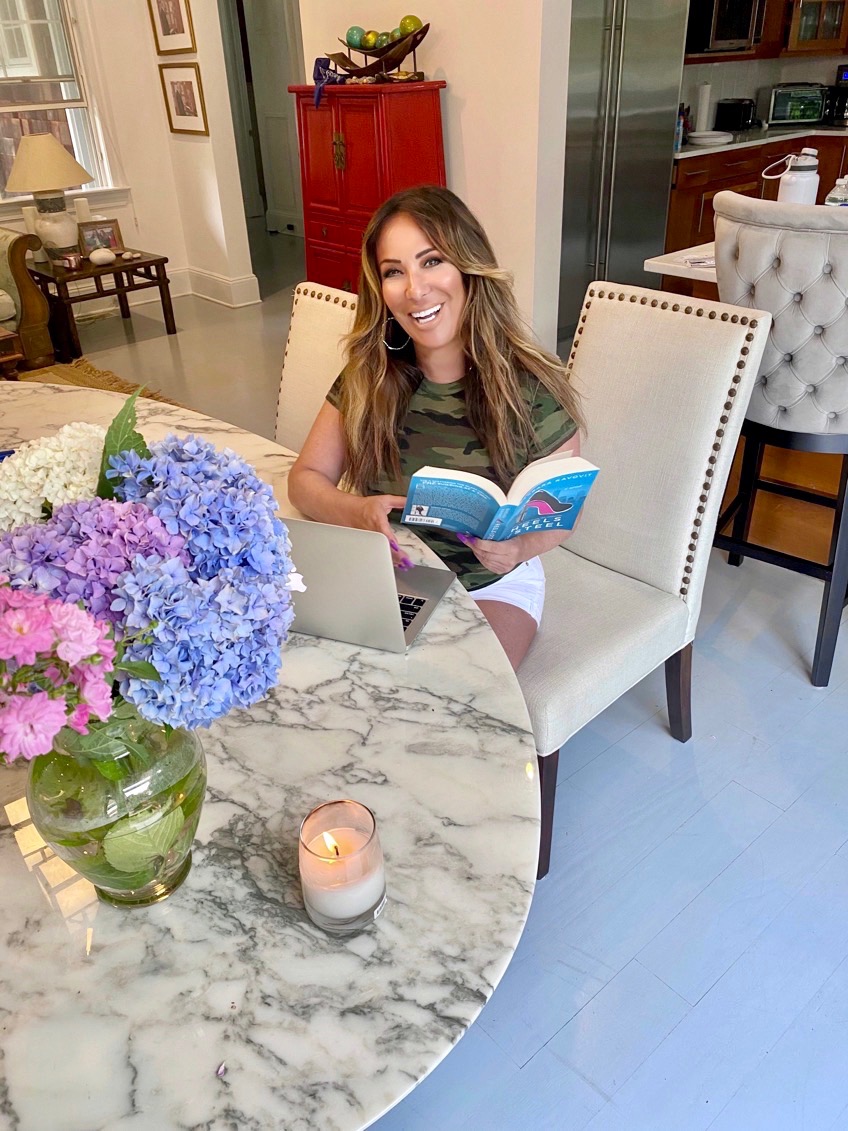 msbarbarak's tweet photo. Barb the Builder by day, author by night- maybe gardener too-check out my hydrangeas! Have you picked up your copy of my #book Heels of Steel? It’s a great summer read and my sequel is shaping up to be a real nail biter!
Wherever 📚are sold! @amazon @Target @BNBuzz #Heelsofsteel https://t.co/voT72XgJtB