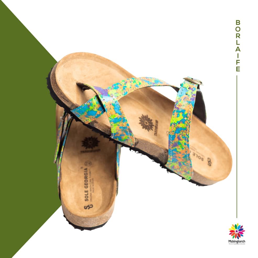 Buerkie_'s tweet photo. “Borlaife” ankasa🤩who ever thought recycled pure water sachets could birth these beauties😍 @MckingtorchAfri just makes it look good!
#MckingTorchFootwear #Mckingtorch #StreetsofAccra #plasticwaste https://t.co/bLQJkrU414