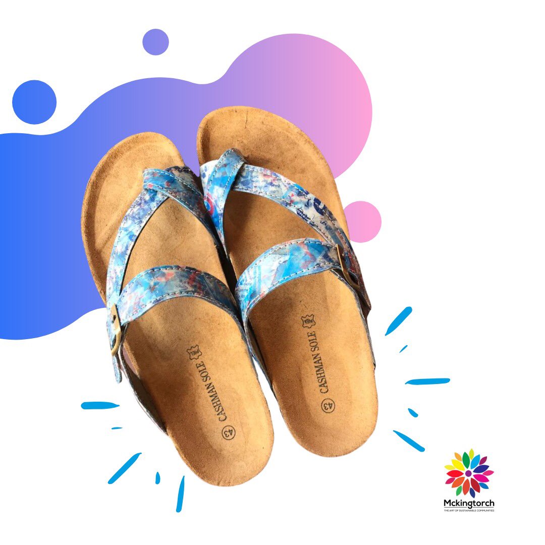 Buerkie_'s tweet photo. “Borlaife” ankasa🤩who ever thought recycled pure water sachets could birth these beauties😍 @MckingtorchAfri just makes it look good!
#MckingTorchFootwear #Mckingtorch #StreetsofAccra #plasticwaste https://t.co/bLQJkrU414
