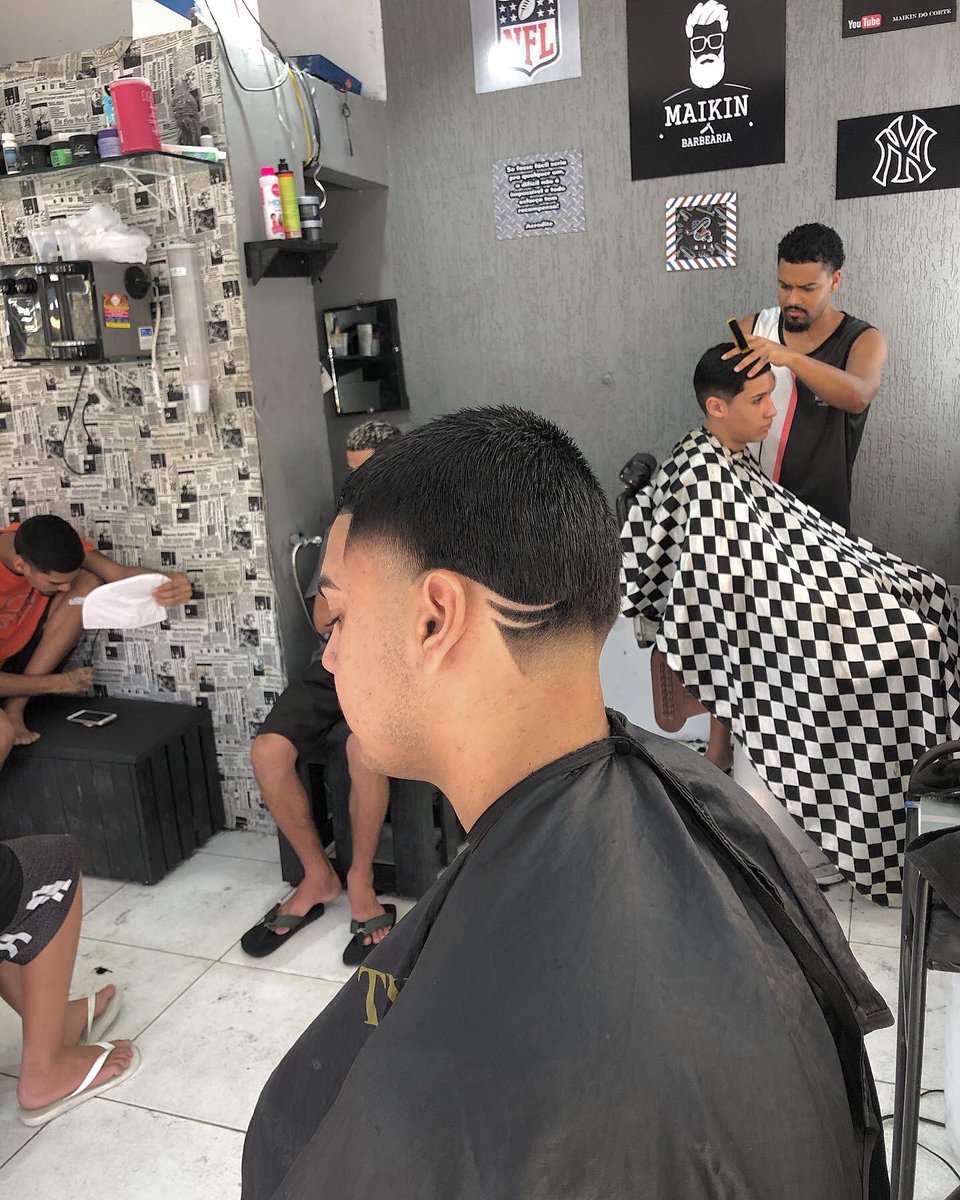 MercedesJuninho's tweet photo. Americano + pigmentação 📏🚀
#hackerdoscortes #barbershopconnect #barbersince98 #barberlifestyle #barberlife #haircolor #barbernations #thebarberpost #fade #barberlessons #brasilbarbs #barbeirosdobrasil #eumandoocortedojaca #brasilbarber #hairstyle #batalhadosbarbeirosbrasil https://t.co/gG38VV1xyA