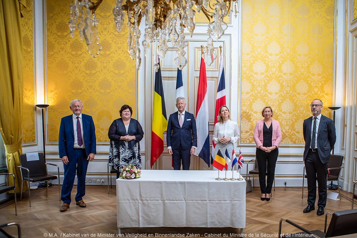 A new #Eurostar-agreement has just been signed. This agreement is an important step in further facilitating rail traffic between #Belgium, #France, the #Netherlands and the #UK.

<a href="/francois_bellot/">François Bellot</a> <a href="/Maggie_DeBlock/">Maggie De Block</a> <a href="/NLinBE/">Nederlandse ambassade in België</a> <a href="/UKinBelgium/">UK in Belgium🇬🇧🇧🇪</a> <a href="/SvVeldhoven/">Stientje v Veldhoven</a> <a href="/AmbassFranceBel/">La France en Belgique 🇨🇵 🇪🇺</a>