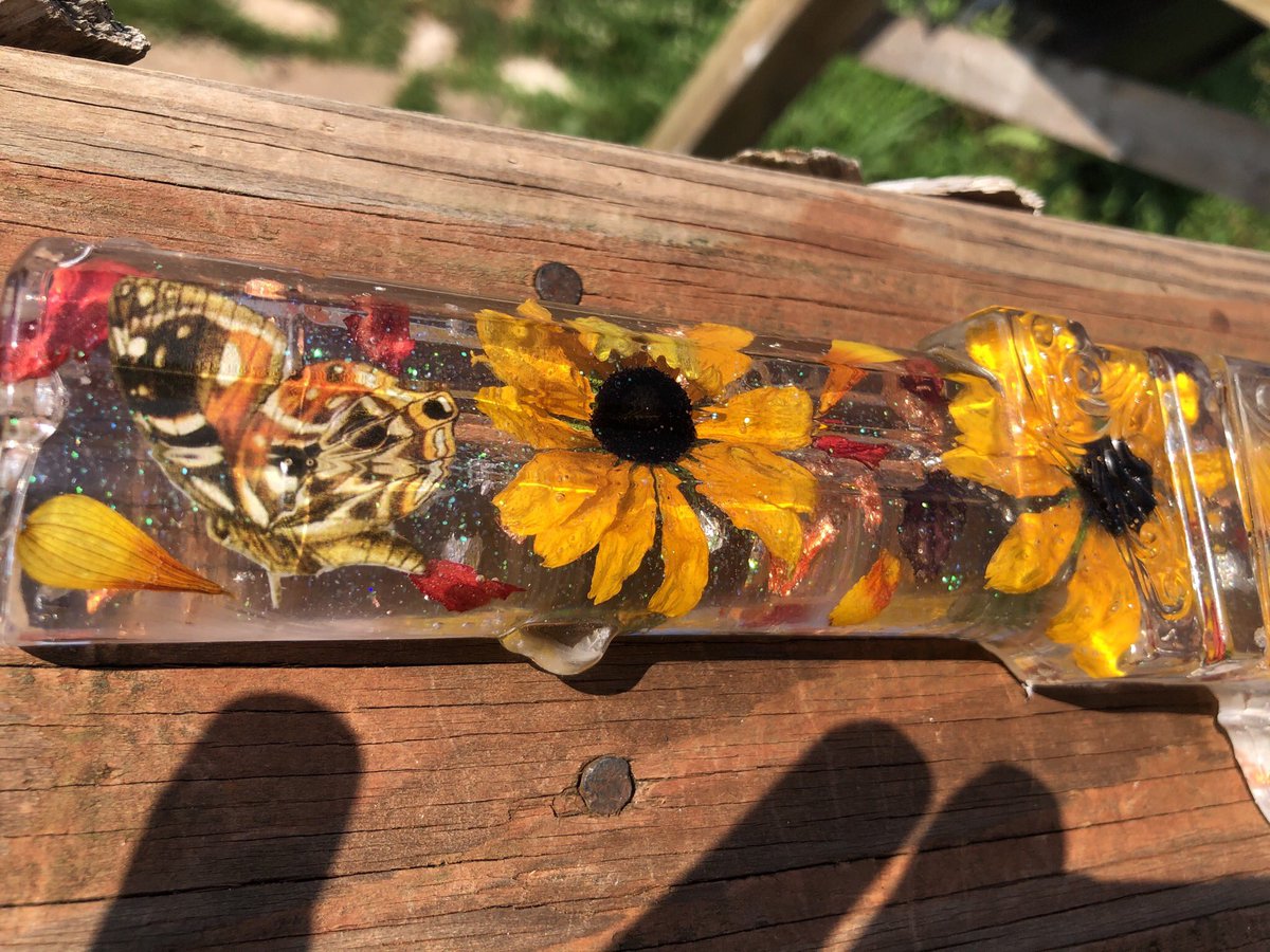 HanCraftedArts's tweet photo. New #resingun listed on my Etsy Shop!🌼✨
#reisn #resinart #resinartist #art #ArtistOnTwitter #epoxy #epoxyresin #SmallBusiness #etsy https://t.co/SCATMo4iMf