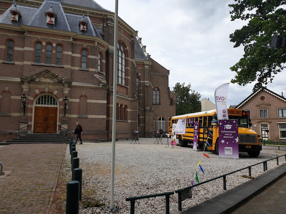 Diplomauitreiking on tour laatste plek Apeldoorn.