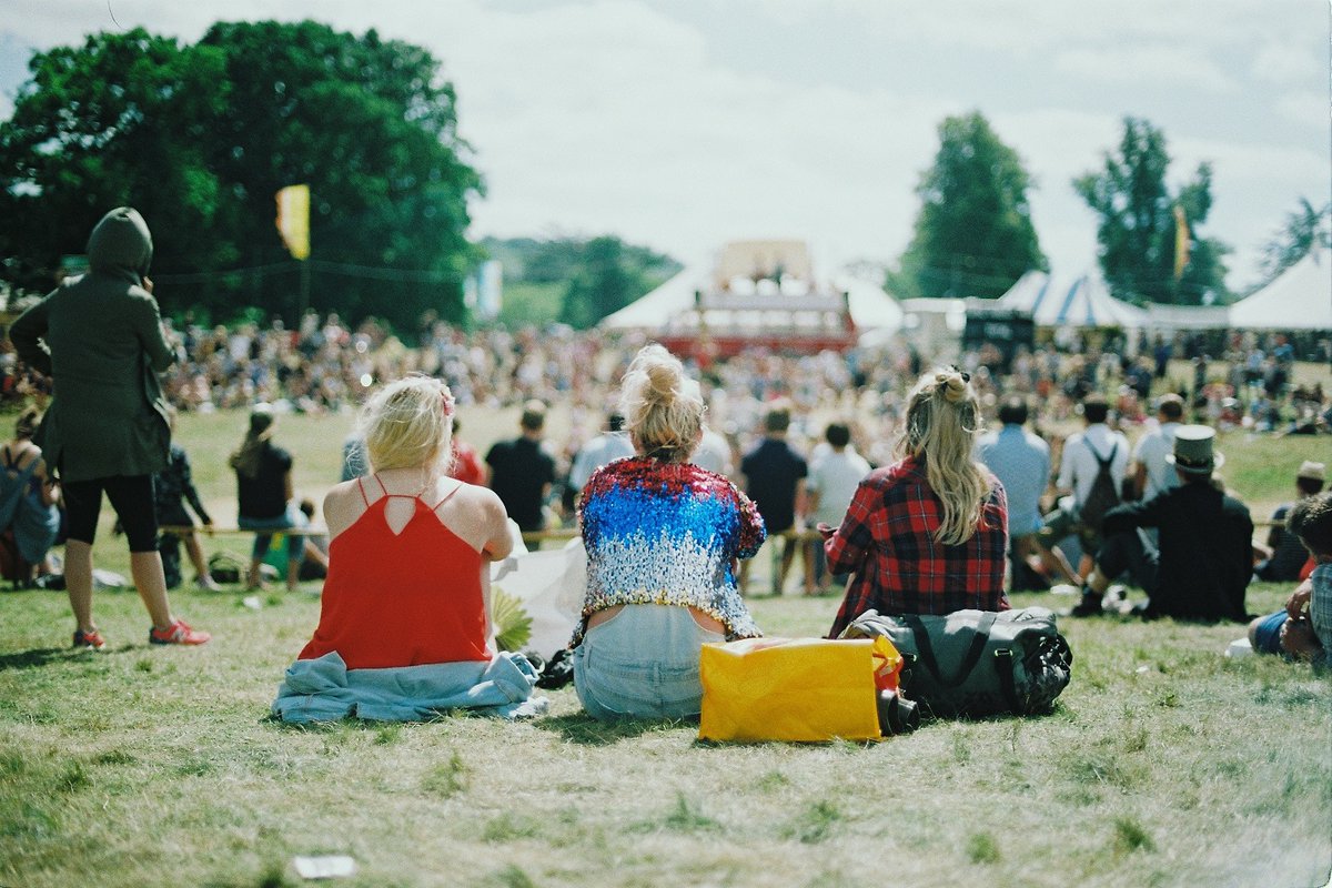 🎪 7 organisatoren van evenementen flikten het gisteren...

Ze zetten een stap richting een duurzamer event of festival!

🔷 Ze kregen praktische tips van Stichting Green Stages.

🔷 En wisselden ervaringen uit: "Pin only is duurzaam én lucratief."

We delen de tips in sept!📣