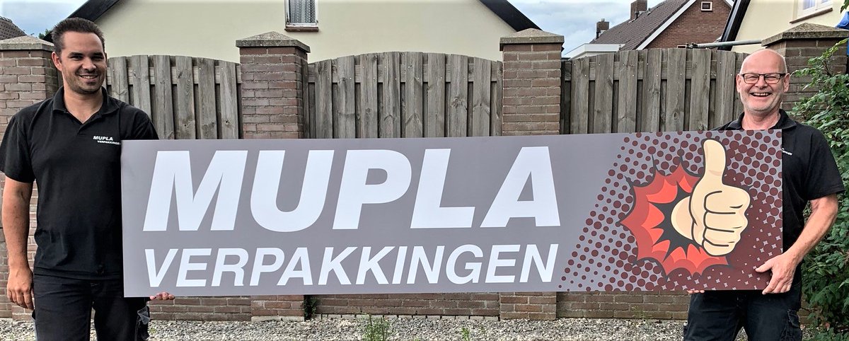En dit is 'm dan..... Ons nieuwe reclamebord voor langs het veld van Voetbalvereniging Dodewaard! Wij wensen V.V. Dodewaard een sportief seizoen toe.#mupla #vvdodewaard