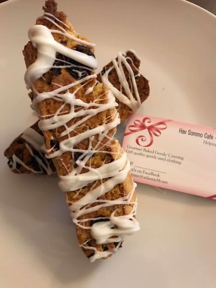 AuntEs2cents's tweet photo. If anybody wants to support a black owned biz during this #BLACKOUTDAY2020 I am raising funds to purchase a food truck.  My cash app is $auntes2cents 
Cakes, brownies, cheesecake and cookies.  😊 https://t.co/BBYUD8aPDs