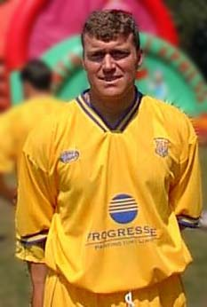 robertmdaws's tweet photo. #RobNewman signed for @BristolCity as an apprentice in October 1981, later serving as club captain and eventually playing 483 games for the club, leaving him seventh on Bristol City's all-time appearances charts https://t.co/bQw5n1K0qh