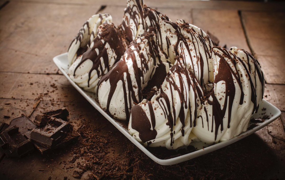 Combining our two favourite things and continuing to celebrate #NationalIceCreamMonth as well as #WorldChocolateDay 🍫Don’t forget to tag us in the magic you’re creating! ✨
.
.
.
 #HBIngredients #Chocolate #WorldChocolateDay2020 #Yummy #Delicious #Gelato #WhatsYourFlavour