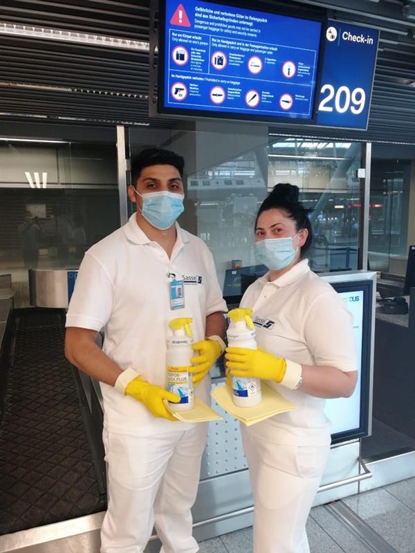 SasseAG's tweet photo. Auch am @dusairport sorgt unser Hygiene-Team für Wohl und Sicherheit der Passagiere. Wir bedanken uns ganz herzlich bei unseren Mitarbeitern, die tagtäglich ihr Bestes geben!  #PassengersFirst #PassengerSafety #Desinfektion #Aviation #Sasse https://t.co/IS7DM3cnio