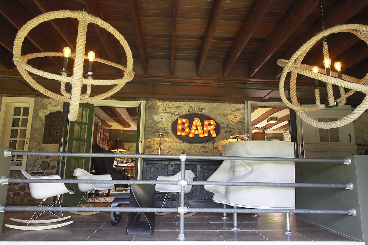 Novoa_Interiors's tweet photo. Socializing in the age of COVID-19: A bar for four. (Sorry. Bubble members only.) #QuarantineLife #homebar #interiordesign #buckscounty https://t.co/BrcD0g5XQw