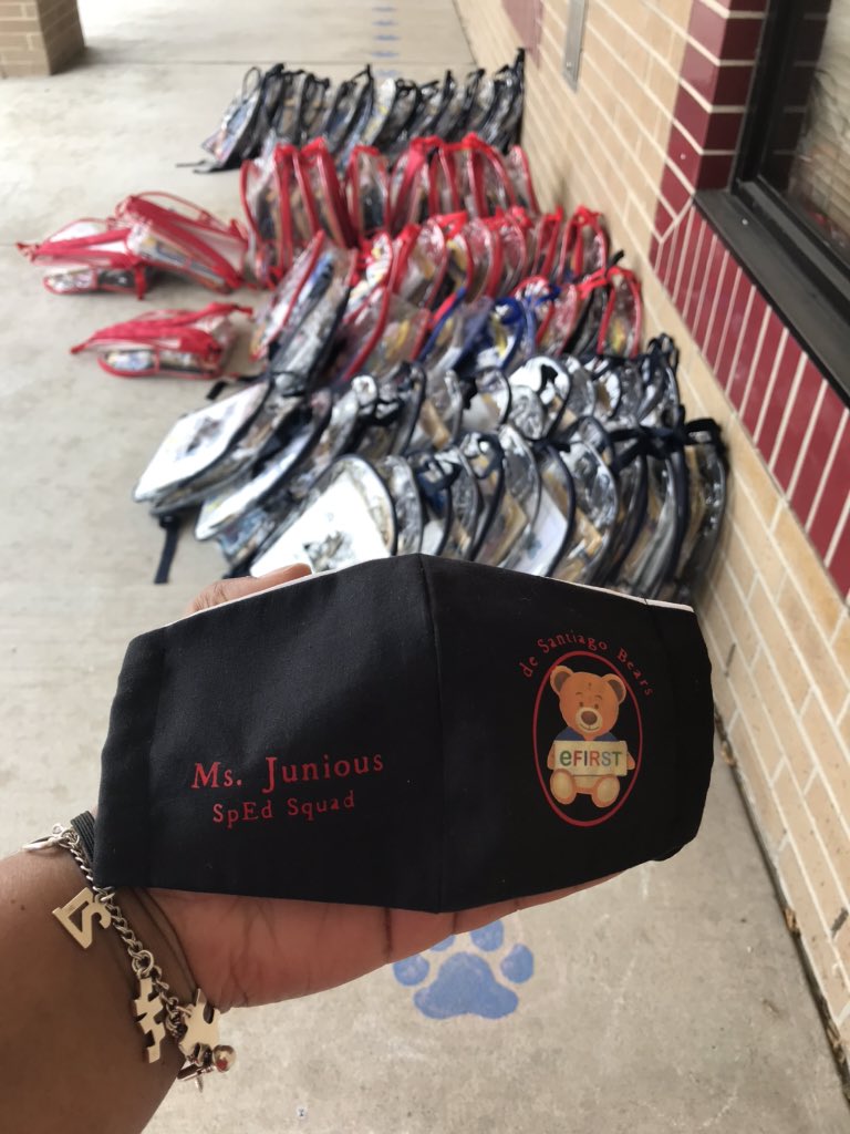 DeeLeBee's tweet photo. Backpack Distribution!!! https://t.co/lRNe2OHUi6