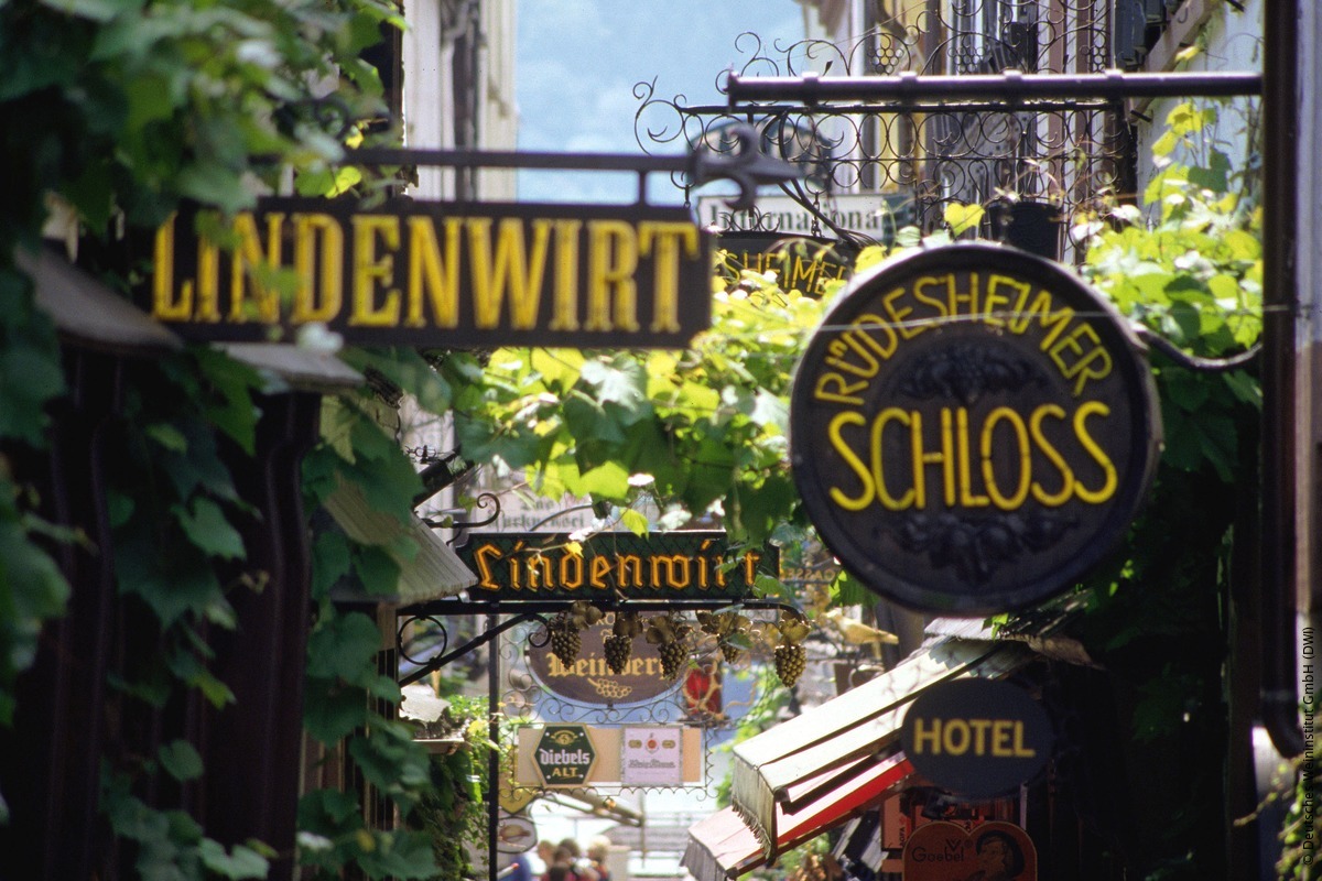 VisitGermanyUK's tweet photo. Now we can travel again, how about a quick road trip to Germany? Trier-Moselle-Rüdesheim-Rhine-Cologne-Monschau-Aachen (only 4 hours from Calais) would make a fantastic circular route, it has a mix of everything. #GermanyAwaitsYou https://t.co/rTifrrwpeV
