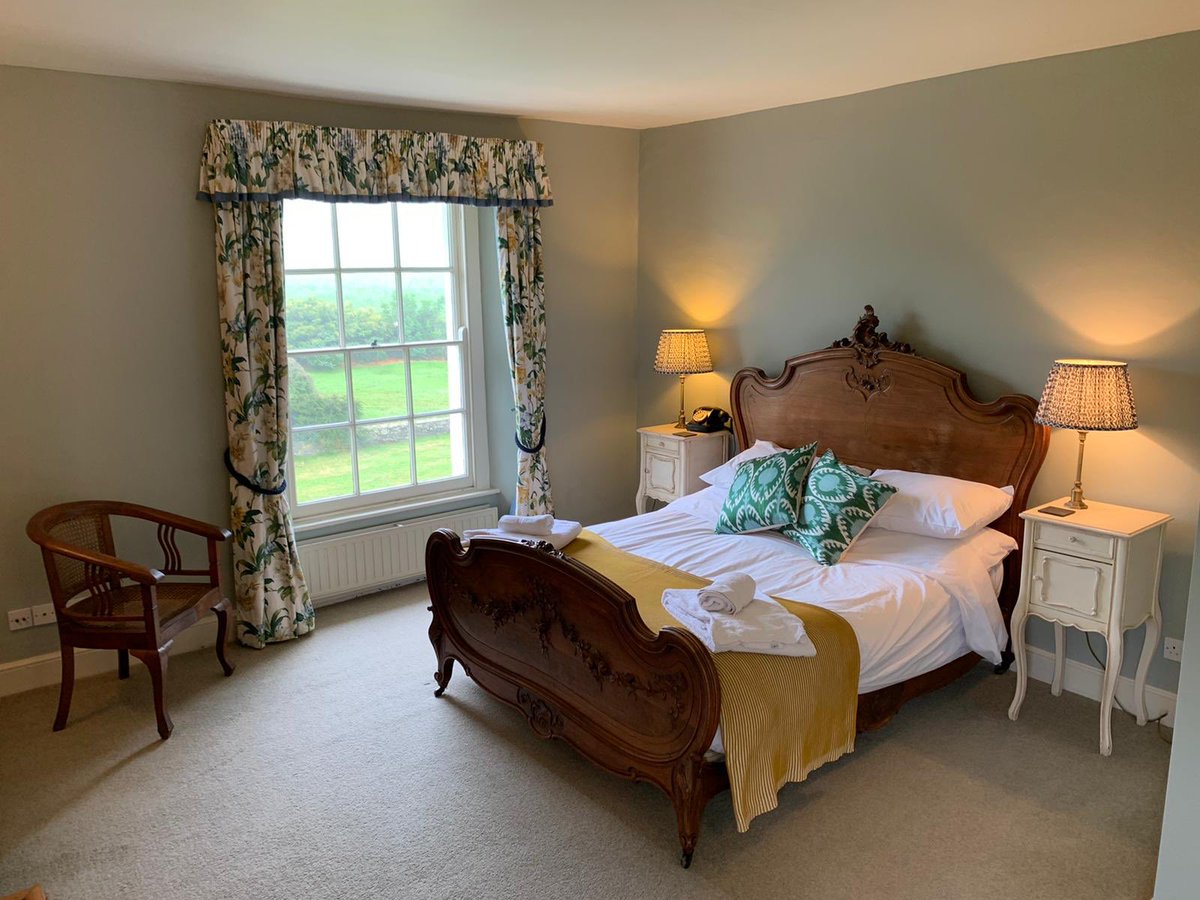 CarswellCottage's tweet photo. During lockdown we took the opportunity to begin refreshing the interior of Lambside House. Whilst it’s not totally finished, &amp; stage 2 will include updating the upstairs, we are delighted with the transformation of the ground floor #interiordesign #lockdownproject #visitdevon https://t.co/Ye7JUIe7bP