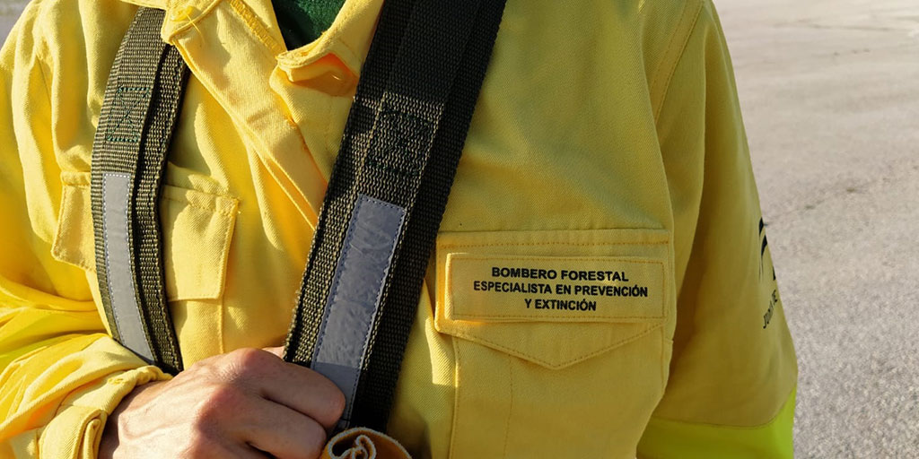 ServiciosAND's tweet photo. 🔥🚫 Evitemos tragedias

🧑‍🚒 Tú también formas parte del @Plan_INFOCA 

🚒 Que no se repitan incendios como los de #Jaén, #Granada o #Cádiz

🧯 ¡Prevenir está en tu mano!

📞 Si ves humo, llama al 112

➡️ https://t.co/eECIHWxLgd

#MedioAmbiente https://t.co/pz30qpjsCQ