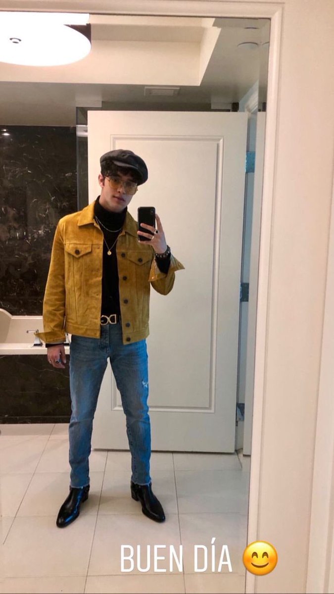 perriexzabdi's tweet photo. lost in yellow. https://t.co/GHEXKbAjBC