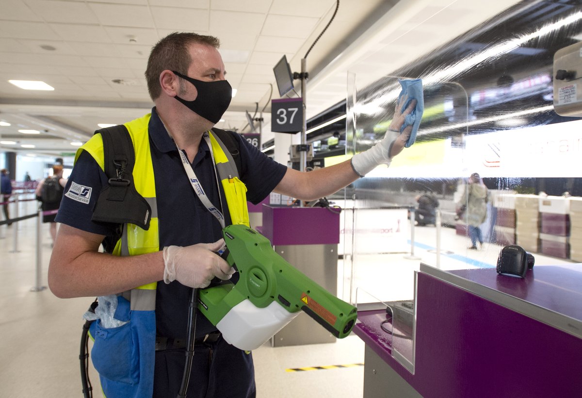 EDI_Airport's tweet photo. 🧽| We've enhanced our cleaning schedules, introduced fogging cleaning across the airport, including for trolleys and wheelchairs, and have installed protective screens at check-in and boarding desks. #FlySafe https://t.co/SuSo95qdM7