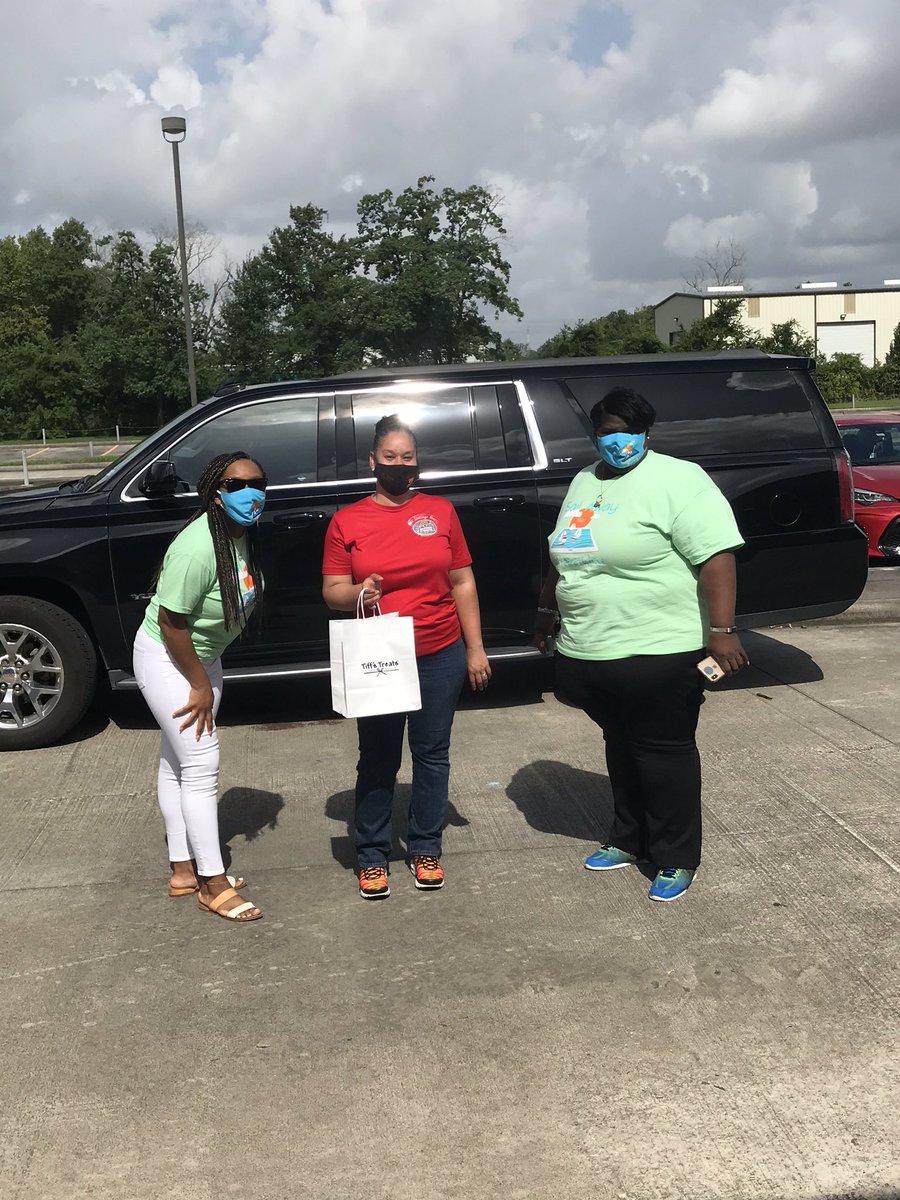 DeeLeBee's tweet photo. #BackpackDistribution Thank You @SVann_AldineISD and @RosalindBurns9 for the Sweet Treats!!! @CherTeachesPK @DrMariaIGalind1 @drgoffney @SailAway_AISD https://t.co/2m0S4hhGiG
