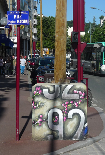 Ville_de_Sceaux's tweet photo. Cet été #SebJames #streetartist habille graphiquement les 6 blocs de béton éphémères situés dans le quartier de Robinson de #Sceaux.
#streetart #artgraphique https://t.co/99IaSOnKsF
