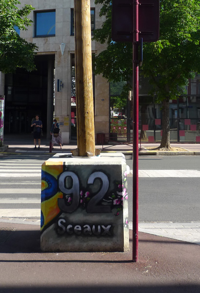 Ville_de_Sceaux's tweet photo. Cet été #SebJames #streetartist habille graphiquement les 6 blocs de béton éphémères situés dans le quartier de Robinson de #Sceaux.
#streetart #artgraphique https://t.co/99IaSOnKsF