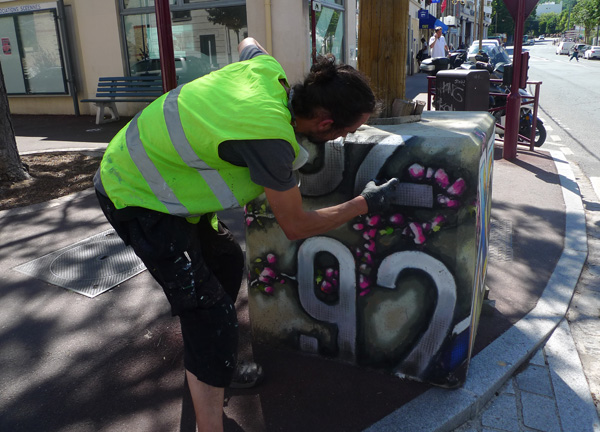 Ville_de_Sceaux's tweet photo. Cet été #SebJames #streetartist habille graphiquement les 6 blocs de béton éphémères situés dans le quartier de Robinson de #Sceaux.
#streetart #artgraphique https://t.co/99IaSOnKsF