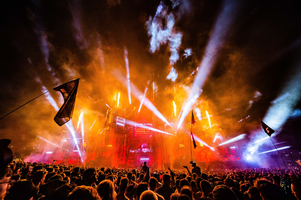 Our teams miss working live events as much as you miss attending them! So we call on the UK government to support our sector in this time of uncertainty.

Join us &amp; support #LetTheMusicPlay by sharing the last photo you have from a music event using the hashtag!

📸 <a href="/BoomtownFair/">Boomtown Festival</a>