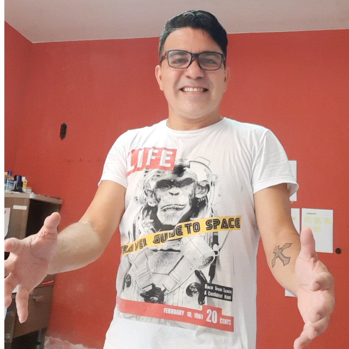 Nicobates's tweet photo. Vamos que vamos. De volta pro tweeter. Segurando a vida com as duas mãos. https://t.co/4xOZriXGTD