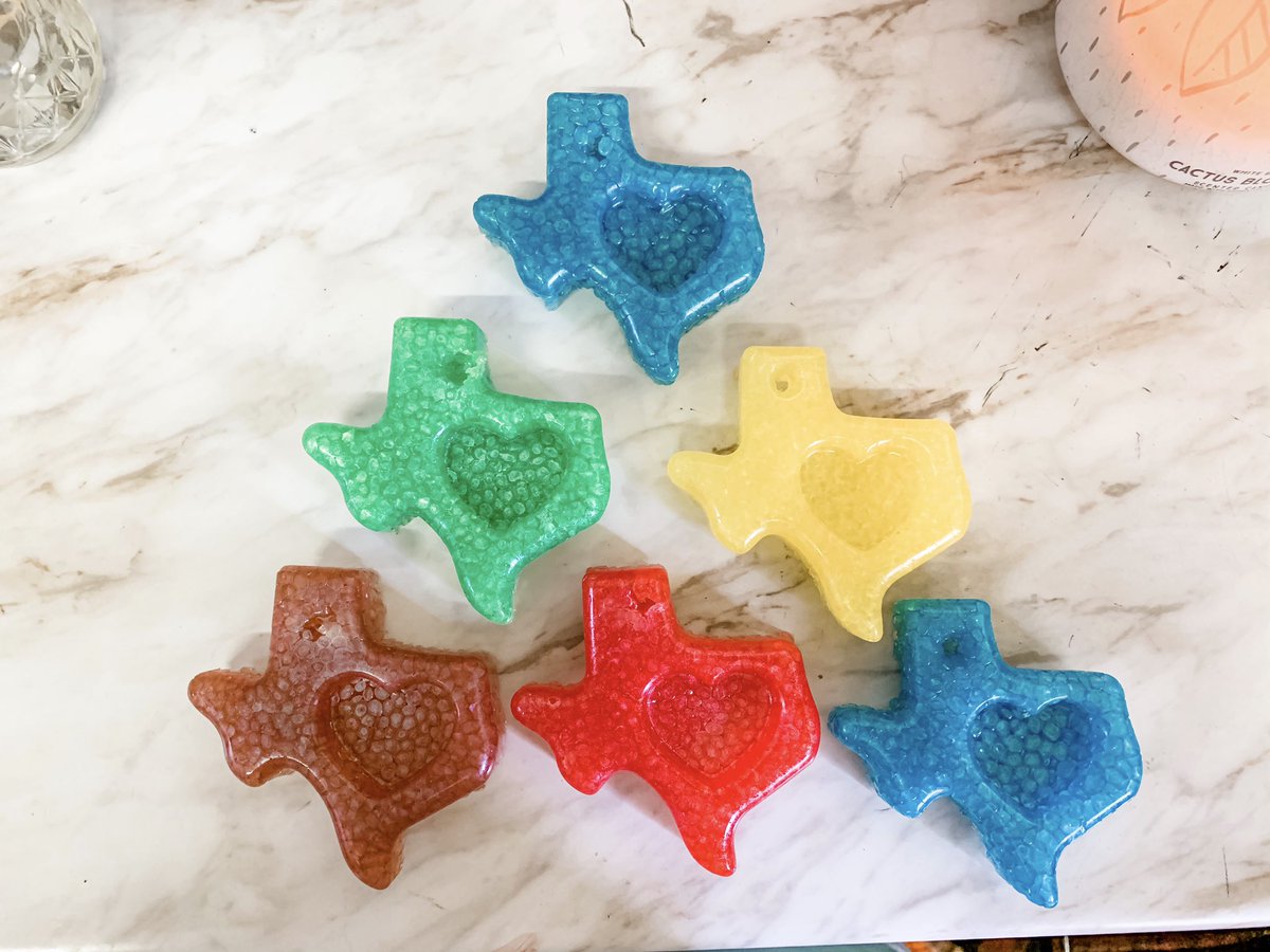 wildblondeco's tweet photo. ⭐️NEW NEW NEW! Here’s our new MINI Texas with a heart in the middle!⭐️ 
We are OBSESSED with these! 
💥 Cinnamon is the scent in all of these except the blue!Blue scent is a sweet sugar smell💥
💛 Remember we can make ANY of our scents in this, just PM us the scent you’d like!💛 https://t.co/pz27UFM0yj