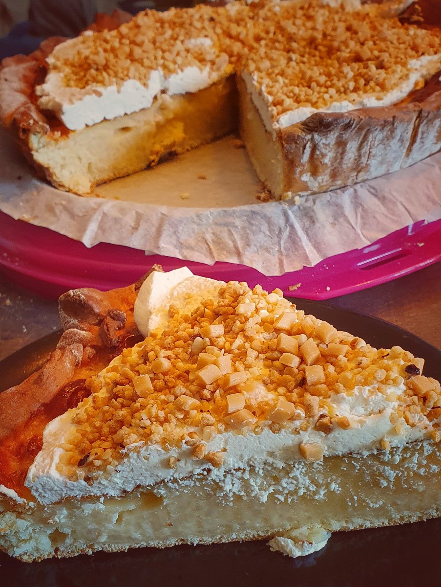 wendyleyten's tweet photo. M'n eerste poging om een bresiliennetaart te bakken. Home made is nog altijd beter ๐๐ฐ๐ #taartbakkenisfun #datgaatsmaken https://t.co/Y2SdC3TzWa