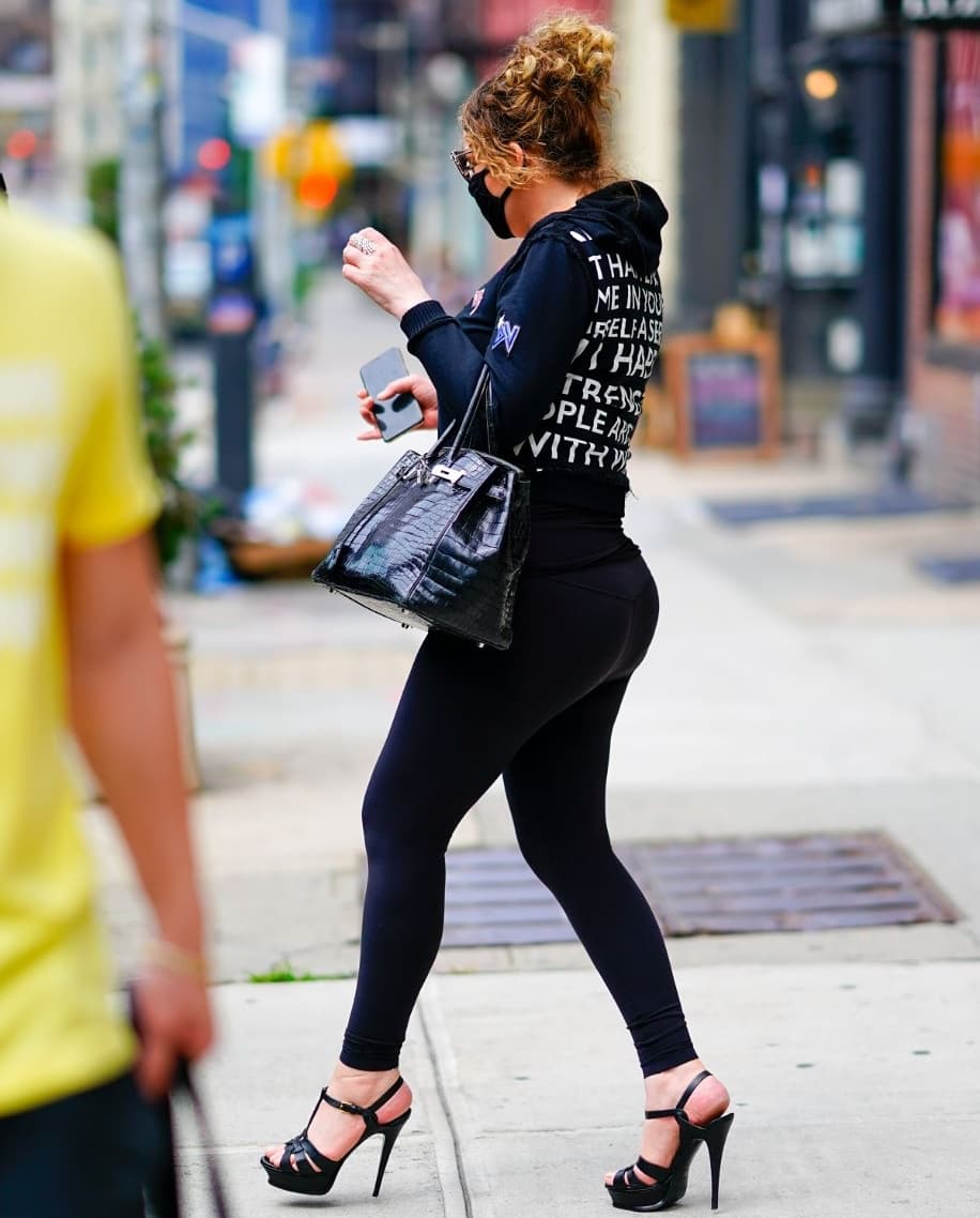 MariahNow's tweet photo. #MariahCarey em #NYC - #HQPICs: https://t.co/UjjmZAywcN https://t.co/gNtNMsZz0C