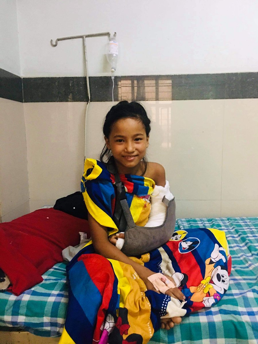 UjjwalBikram's tweet photo. किन समाज सेवा गर्छौ भन्ने हरु को जवाफ तारा तामाङ को मुस्कान मा लुकेको छ ।छोरी को शल्यक्रिया सफल जय होस्।मेरो सम्पत्ति र सन्तुष्टि अपरिचित मनुष्य को सेवा र खुशी मा लुकेको छ। https://t.co/YpDQJ68ihz