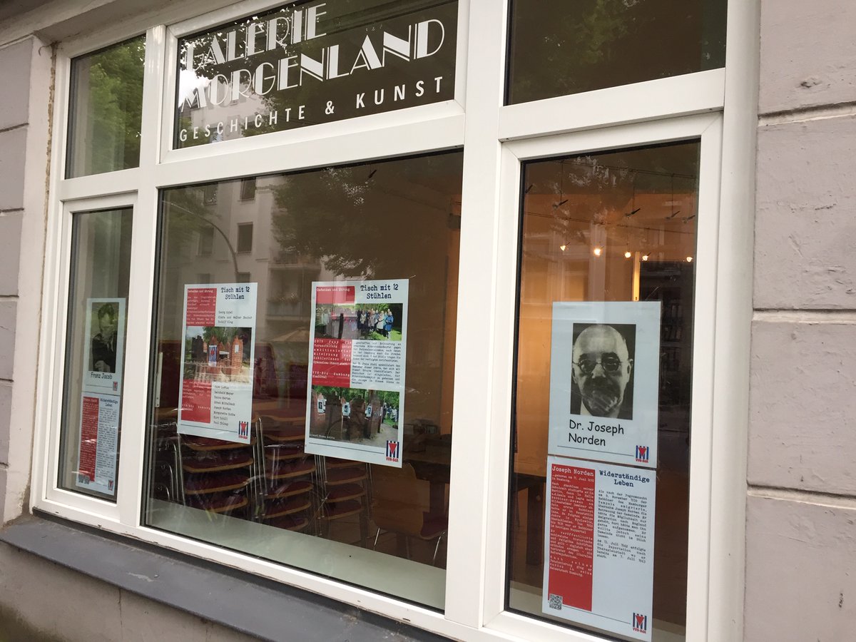 Wie sehen Erinnerungsarbeit und #Gedenken vor und während der #Coronakrise aus? Die Mitglieder der #VVNBdA Ortsgruppe Hamburg-#Eimsbüttel dokumentieren das in einer kleinen Ausstellung. Zu sehen bis 30.7.2020 in unseren Fenstern.