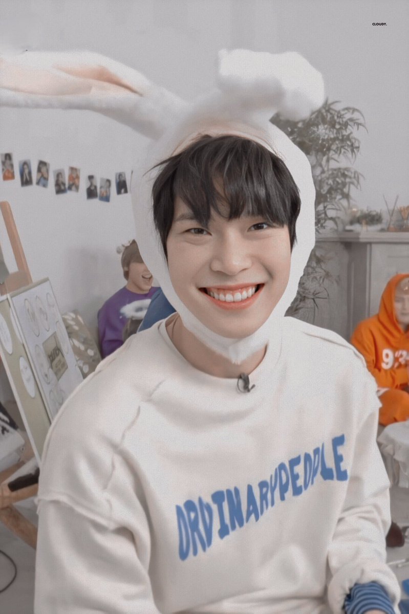 xiaojuniet's tweet photo. Thank you #Doyoung
For doing some random vlive just to be with us. To always give advices to the members (even tho they won't listen). For being you and being funny without noticing. For working hard. You do it so well!!
#4yearswithnct https://t.co/REQFli8XXK