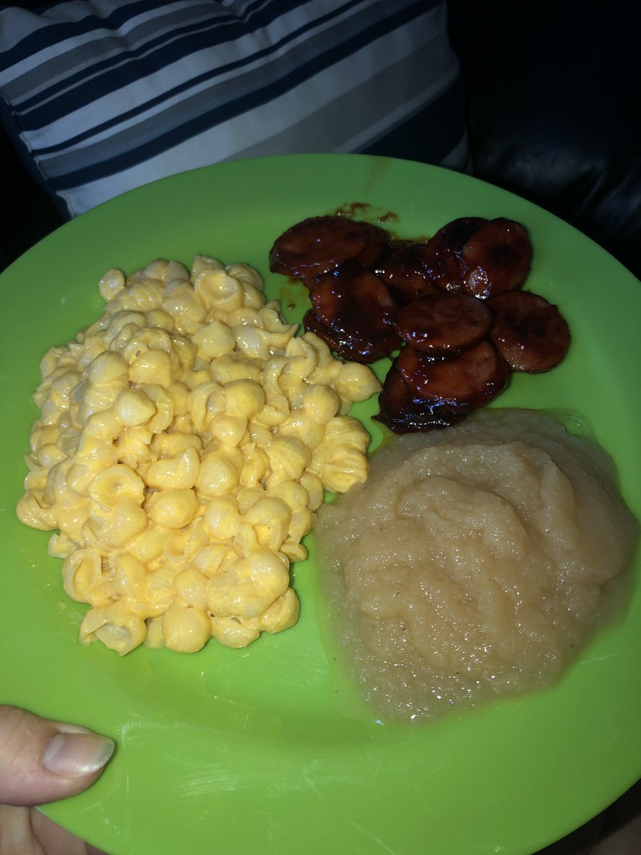 LizWhalleyWX's tweet photo. Itโs #NATIONALMACARONIDAY!
I must have subconsciously known...since I made @AldiUSA #livegfree shells and cheese last night for dinner.
**applesauce and bbq smoked sausage always go with Mac n Cheese in my family! ๐ https://t.co/O4Usb87ydm
