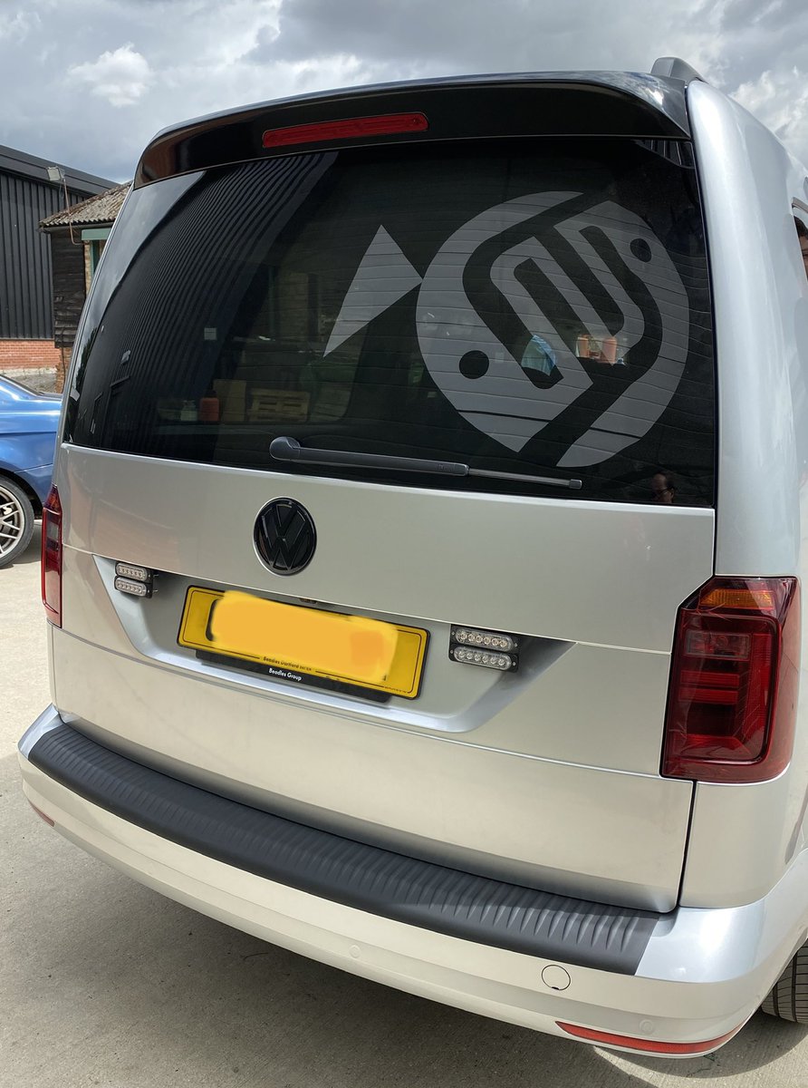 FunkeeFish's tweet image. Colour change your van. This VW Caddy was Acapulco Blue and is now #orafol Silver Lake Metallic with front dechrome, black gloss mirrors and roof. 
#vw #volkswagen #volkswagencaddy #vwcaddylife #vanwrap #commercialvan #colourchange #wrapnotpaint #getyourwrapon #colchester #essex