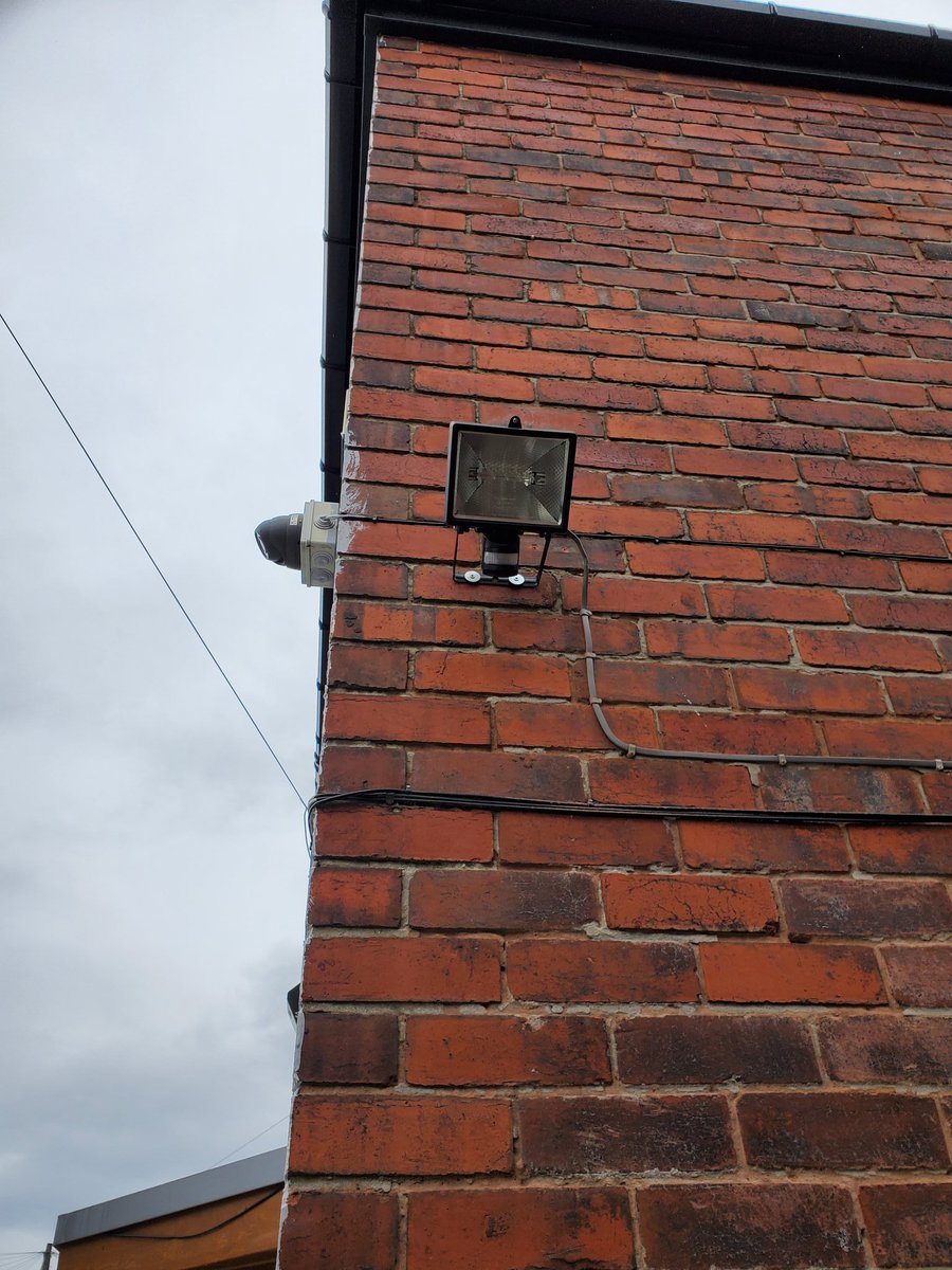 InstallAmber's tweet photo. Another outdoor double socket installed today with a replacement floodlight. Get your outdoor sockets booked in ready for your social distance gatherings. https://t.co/heq07xmGD2