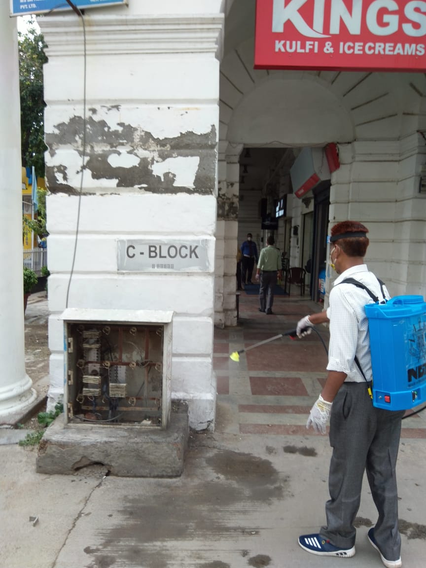 NDTAofficial's tweet photo. Connaught Place Inner Circle Blocks A,B,C,D,E with Radial Portions were santized by Ndta staff today on 7/7/20
#CleanCP
#GermfreeCP
@tweetndmc
@ArvindKejriwal
@M_Lekhi
@LtGovDelhi
@SandhyaTimes4u
@htTweets
@ANI
@timesofindia
@journo_vibha
@DCPNewDelhi
@DMNewDelhi https://t.co/Y8iZCcn2h2
