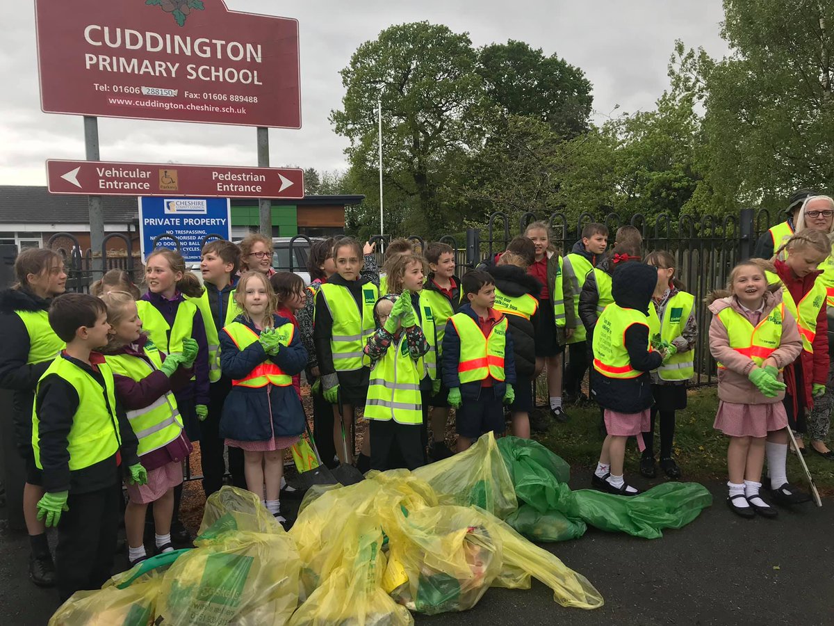GaskellsWasteNW's tweet photo. #ThrowbackThursdayt to when we went to @CuddingtonPri in #Cheshire with our #recycling roadshow and went out litterpicking.
The school now has its Green ECO flag!
We're supporting the school ahead of it fully re-opening in September.
#schools #wastemanagement #LitterPick https://t.co/CHqjkwT64l